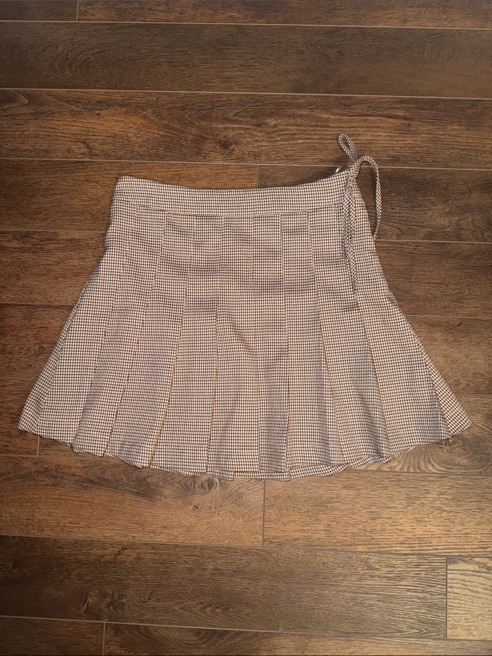 Francesca's Collections Cream & Brown Plaid Pleated Mini Skirt with Side Tie